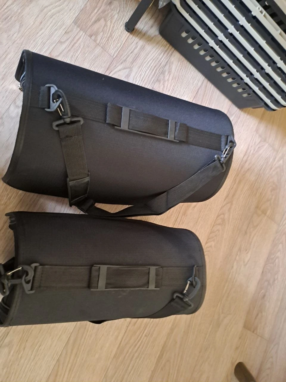 Переноска для животных с плечевым ремнем и вентиляцией, жесткий корпус