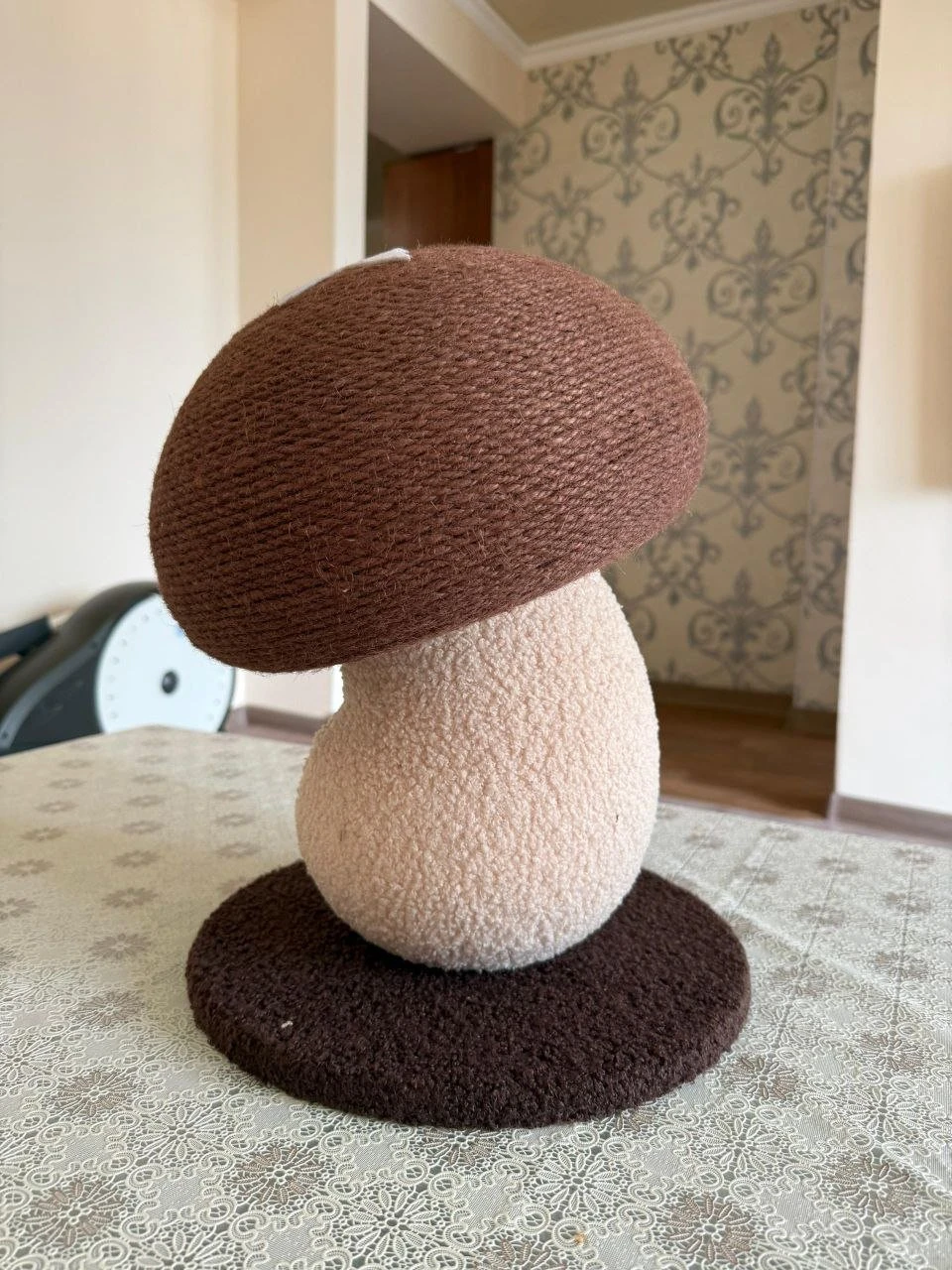 Когтеточка для кошек в виде гриба и коврик авокадо