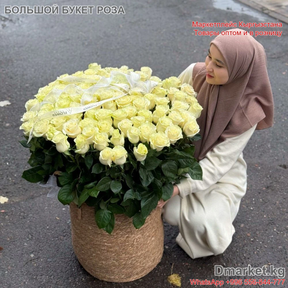 Большой букет роза микс с бело-кремовыми розами в корзине