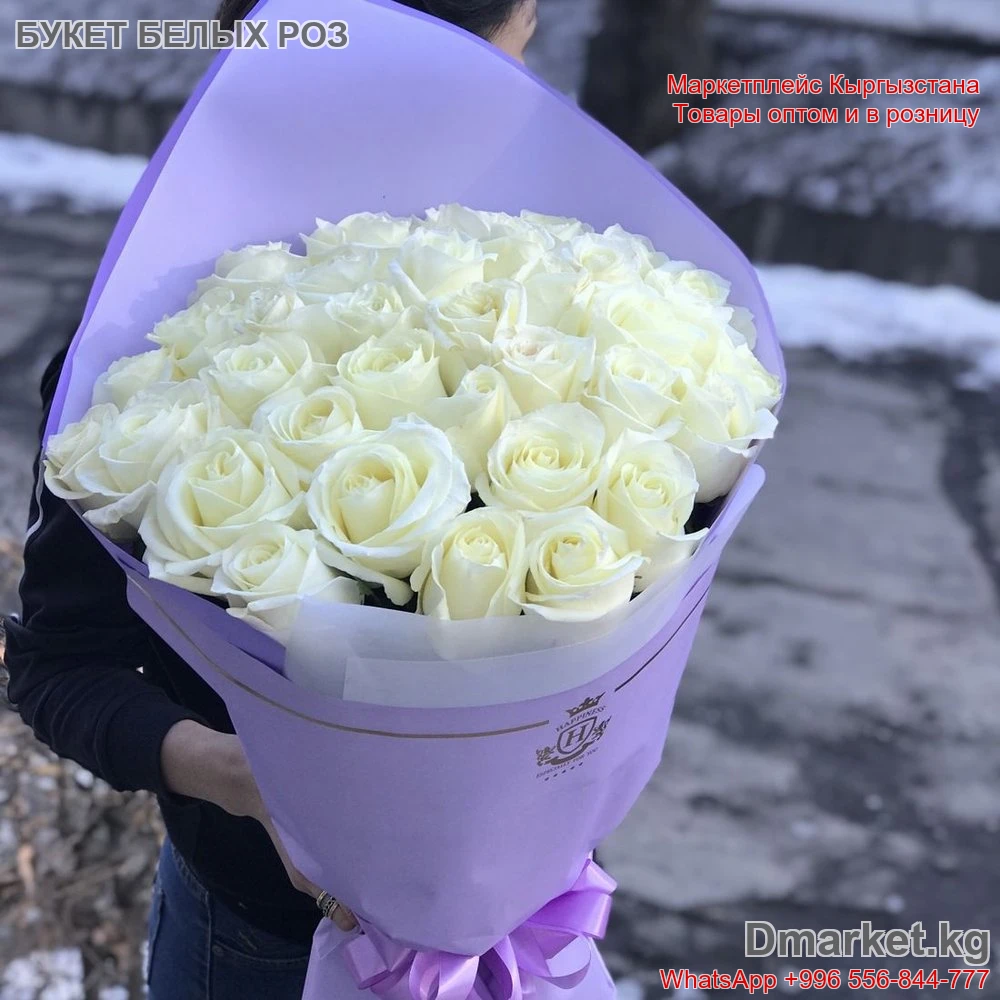 Букет из 35 белых роз 60 см R-00154 в сиреневой упаковке